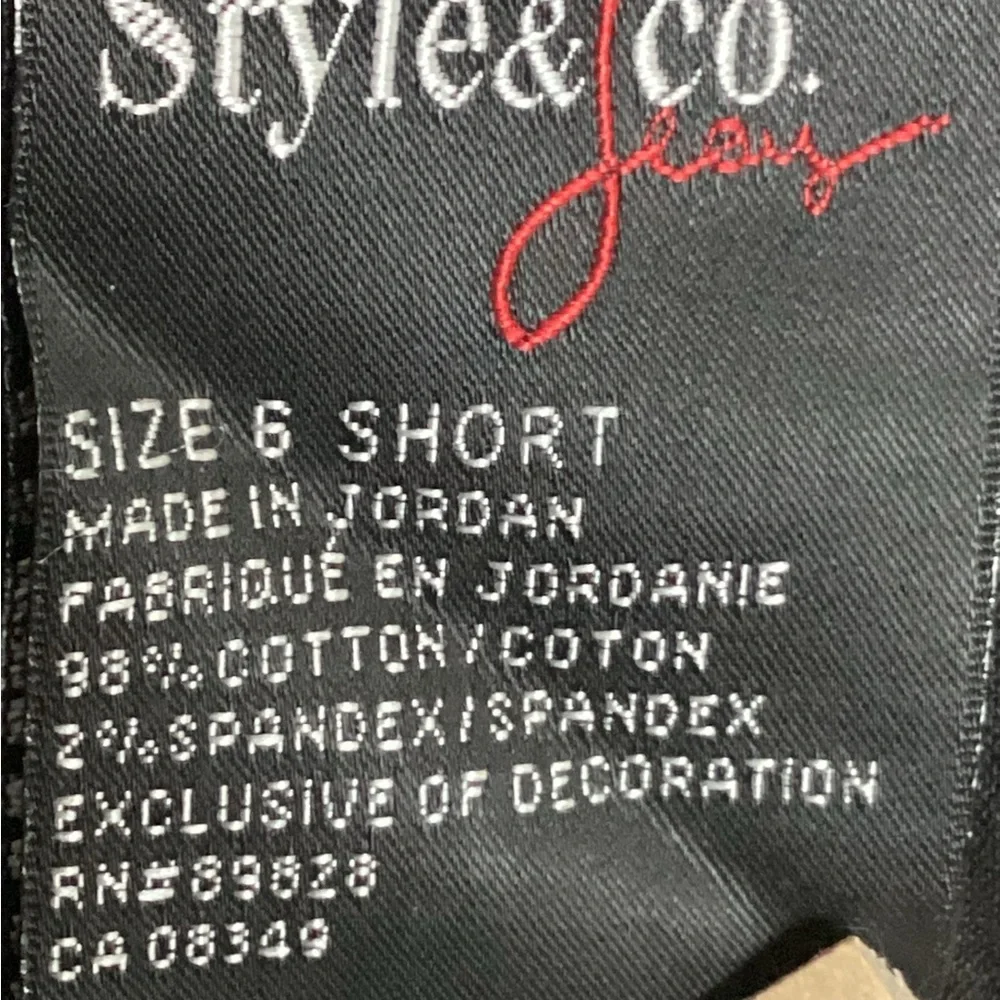 Share STEEL GREY STRETCH STRAIGHT LEG JEANS STYLE & COMPANY Size 6 SHORT